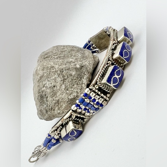 TIBETAN LAPIS LAZULI BRACELET - Picture 14 of 15